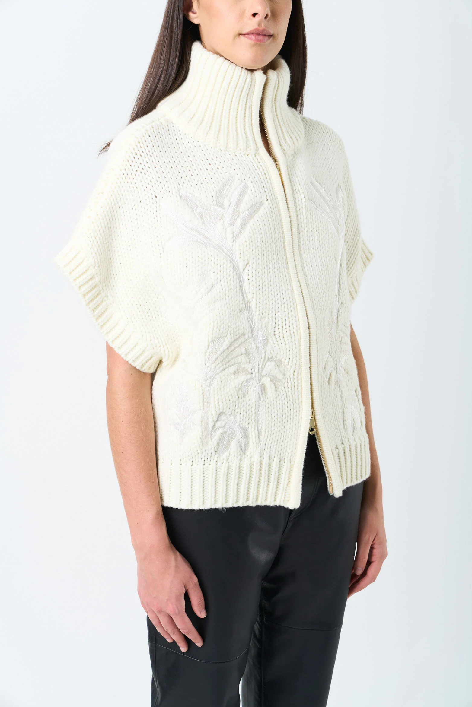 Woven Hybris Vest for women with embroidery - Image 5